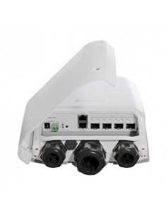 Cloud Router Switch, 800Mhz, 512Mb RAM, x4 SFP+, x1Gb, RouterOS / SwitchOS, Level 5, para exterior (IP66)